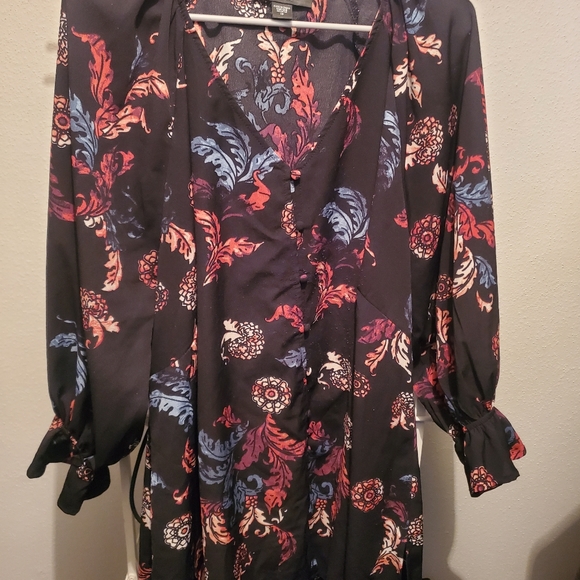 Arna York Floral Tunic Blouse (Size 2X) - Picture 2 of 7